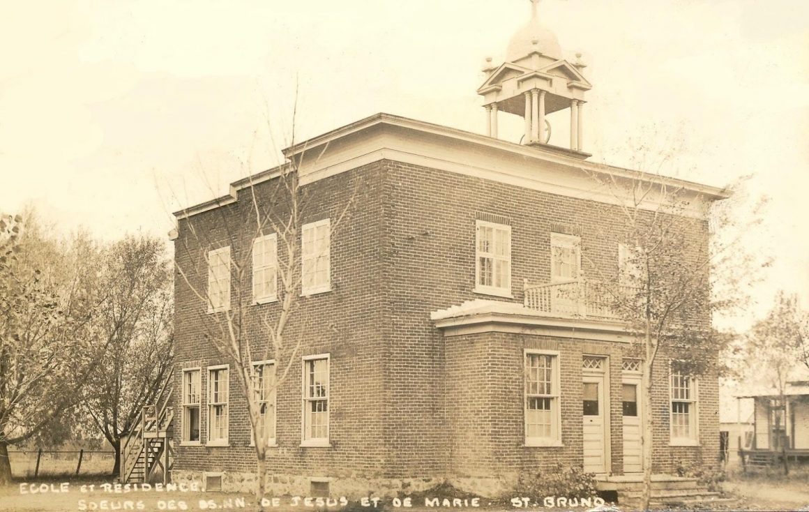 1907 – Construction de la première école du village